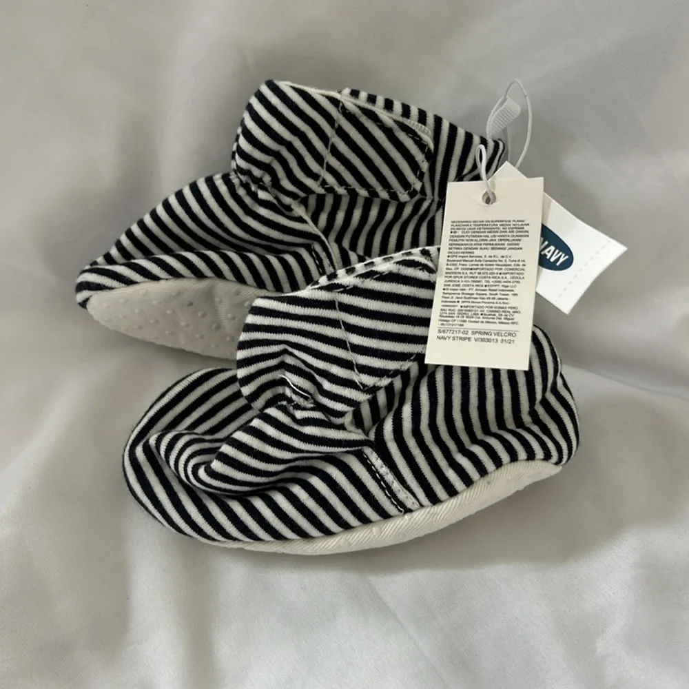 NWT Old Navy Striped Baby Booties 12-18M